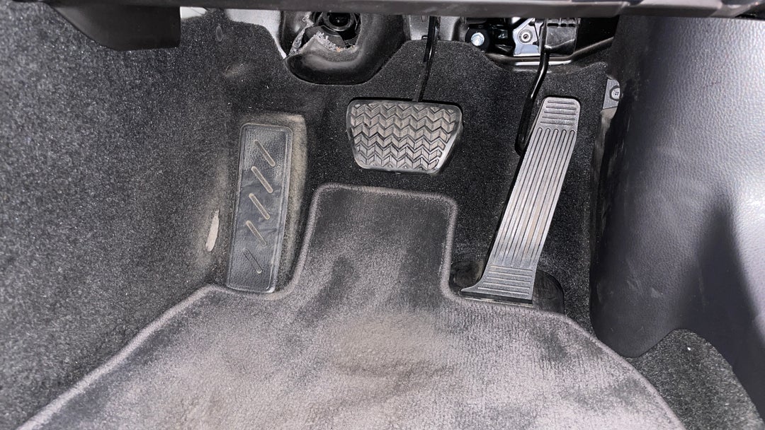 2022 Toyota Camry Ascent, Automatic, 90668 km, Pedals and Footmat