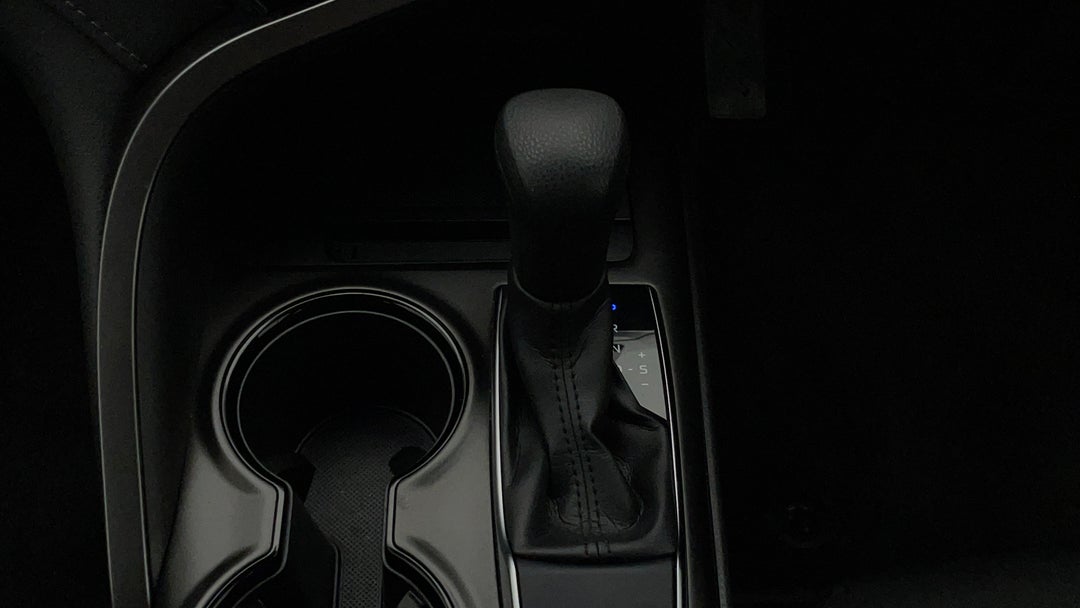 2022 Toyota Camry Ascent, Automatic, 90668 km, Gear Lever 