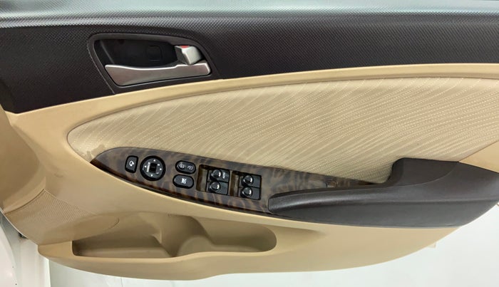 2016 Hyundai Verna FLUIDIC 1.6 VTVT SX AT, Petrol, Automatic, 60,409 km, Driver Side Door Panels Controls