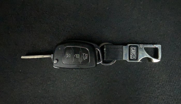2016 Hyundai Verna FLUIDIC 1.6 VTVT SX AT, Petrol, Automatic, 60,409 km, Key Close-up