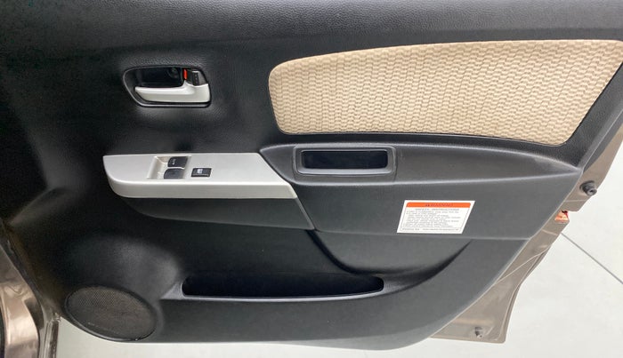 2017 Maruti Wagon R 1.0 LXI CNG, CNG, Manual, 72,674 km, Driver Side Door Panels Control