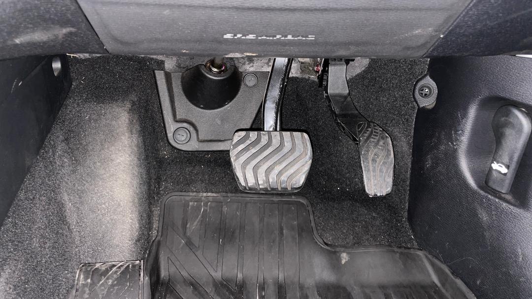 2024 Mitsubishi Outlander Es 7 Seat (2WD), Automatic, 54290 km, Pedals and Footmat