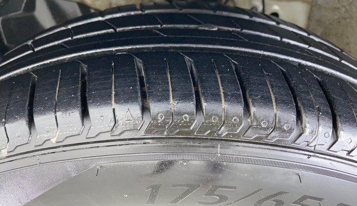 2015 Honda Jazz 1.2 V MT, Petrol, Manual, 48,134 km, Left Front Tyre Tread