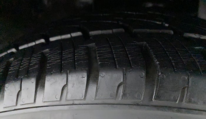 2018 Tata Hexa Varicor 400 XTA, Diesel, Automatic, 27,138 km, Right Front Tyre Tread