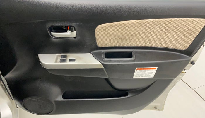 2017 Maruti Wagon R 1.0 LXI CNG, CNG, Manual, 1,10,029 km, Driver Side Door Panels Control