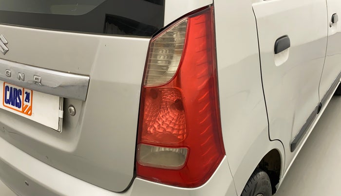 2017 Maruti Wagon R 1.0 LXI CNG, CNG, Manual, 1,10,029 km, Right tail light - Faded