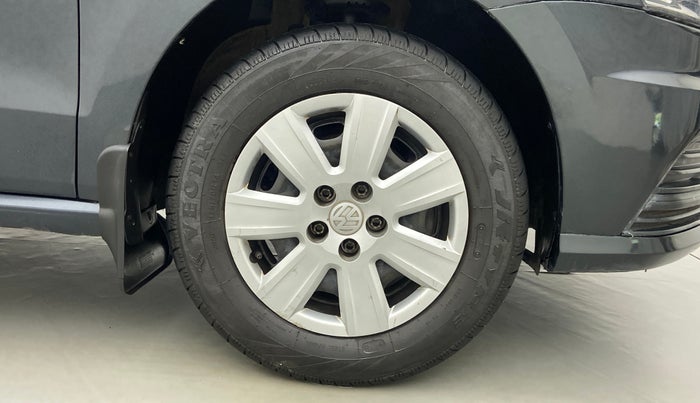2017 Volkswagen Ameo TRENDLINE 1.2, Petrol, Manual, 63,316 km, Right Front Wheel