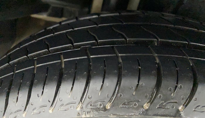 2018 Maruti Ciaz ZETA 1.4 VVT, Petrol, Manual, 37,407 km, Right Rear Tyre Tread