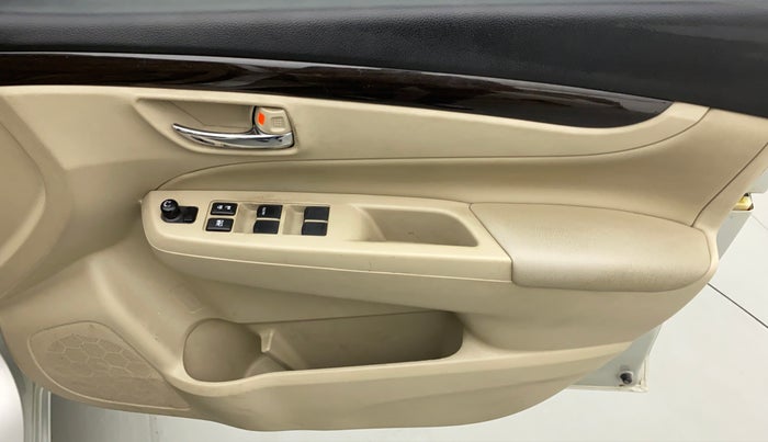 2018 Maruti Ciaz ZETA 1.4 VVT, Petrol, Manual, 37,407 km, Driver Side Door Panels Control