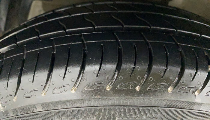2018 Maruti Ciaz ZETA 1.4 VVT, Petrol, Manual, 37,407 km, Left Front Tyre Tread