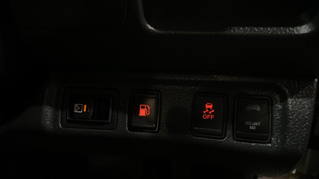 2018 Nissan Navara St-X (4x4), Automatic, 82330 km, Utility Switches/Buttons