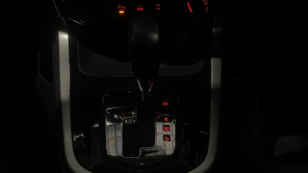2018 Nissan Navara St-X (4x4), Automatic, 82330 km, Gear Lever 