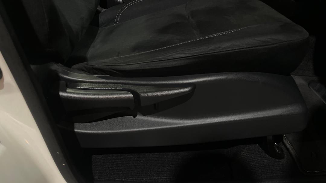 2018 Nissan Navara St-X (4x4), Automatic, 82330 km, Drivers Side Adjustment Panel