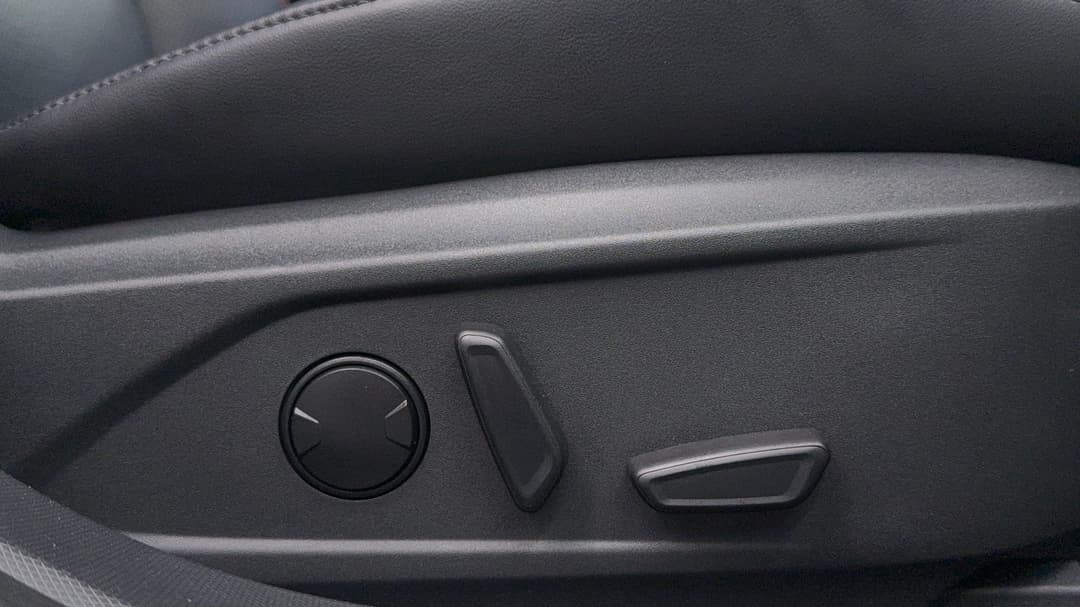 2023 Ford Mustang Mach-e Premium, Automatic, 63487 km, Drivers Side Adjustment Panel