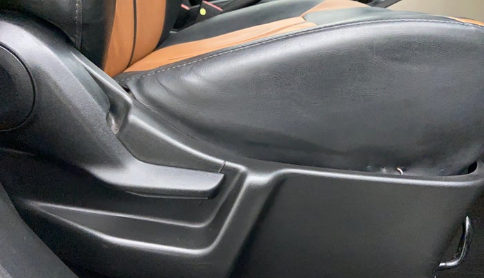 2019 Maruti New Wagon-R LXI CNG 1.0 L, CNG, Manual, 26,151 km, Driver Side Adjustment Panel