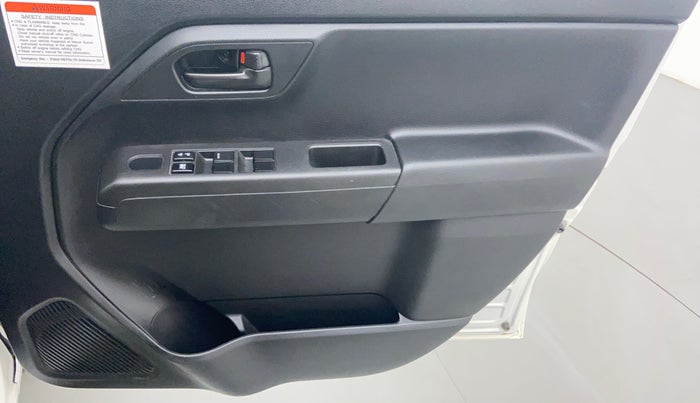 2019 Maruti New Wagon-R LXI CNG 1.0 L, CNG, Manual, 26,151 km, Driver Side Door Panels Control