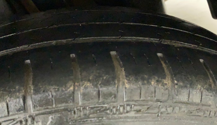 2013 Maruti Swift Dzire VXI, Petrol, Manual, 70,817 km, Left Rear Tyre Tread