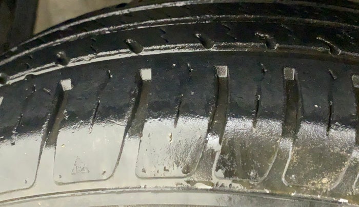 2013 Maruti Swift Dzire VXI, Petrol, Manual, 70,817 km, Left Front Tyre Tread
