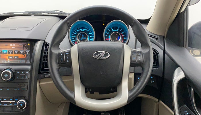 2016 Mahindra XUV500 W10, Diesel, Manual, 33,798 km, Steering Wheel Close Up