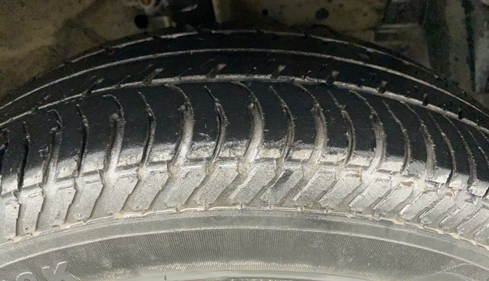 2013 Maruti Swift Dzire VXI, Petrol, Manual, 88,833 km, Right Front Tyre Tread