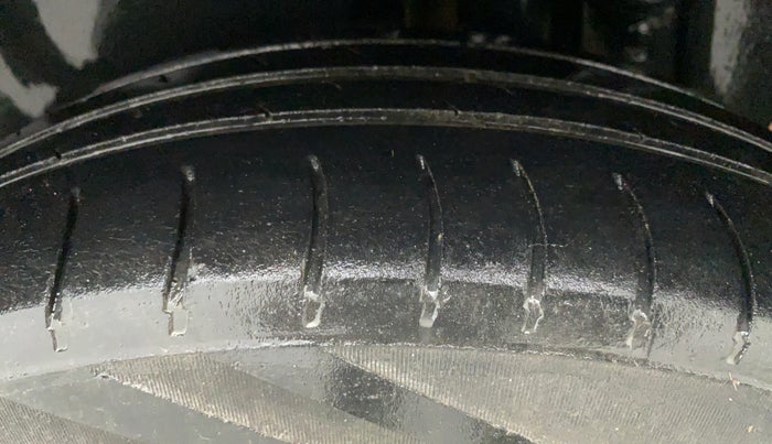 2013 Maruti Swift Dzire VXI, Petrol, Manual, 88,833 km, Left Rear Tyre Tread