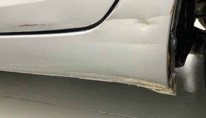 2013 Maruti Swift Dzire VXI, Petrol, Manual, 88,833 km, Left running board - Minor scratches