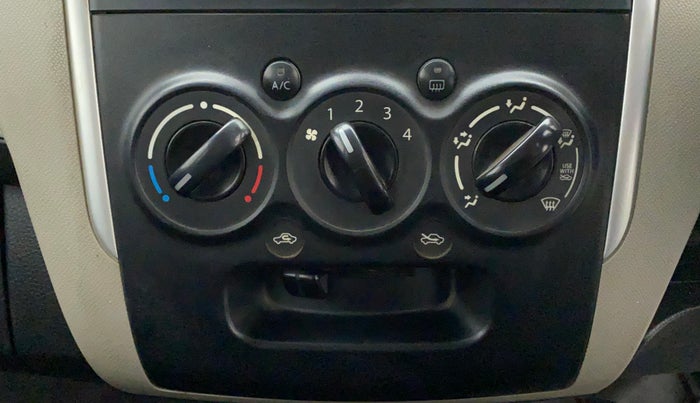 2015 Maruti Wagon R 1.0 VXI, CNG, Manual, 73,165 km, AC Unit - Directional switch has minor damage