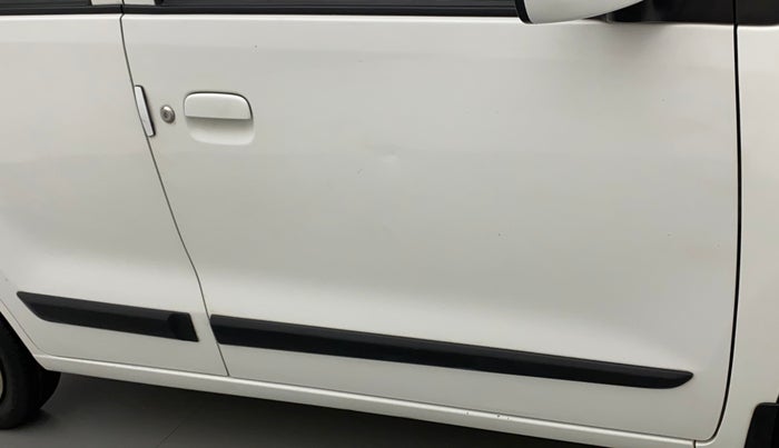 2015 Maruti Wagon R 1.0 VXI, CNG, Manual, 73,165 km, Driver-side door - Slightly dented