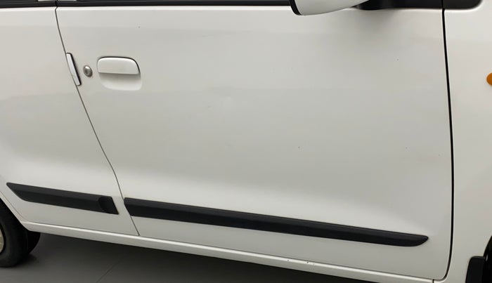 2015 Maruti Wagon R 1.0 VXI, CNG, Manual, 73,165 km, Driver-side door - Minor scratches