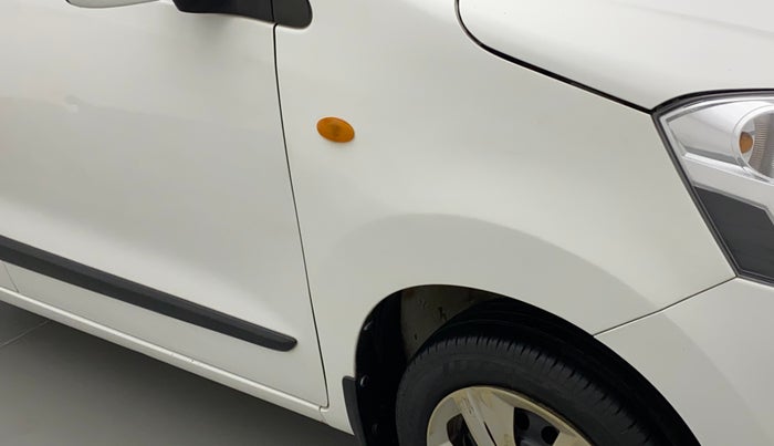 2015 Maruti Wagon R 1.0 VXI, CNG, Manual, 73,165 km, Right fender - Minor scratches