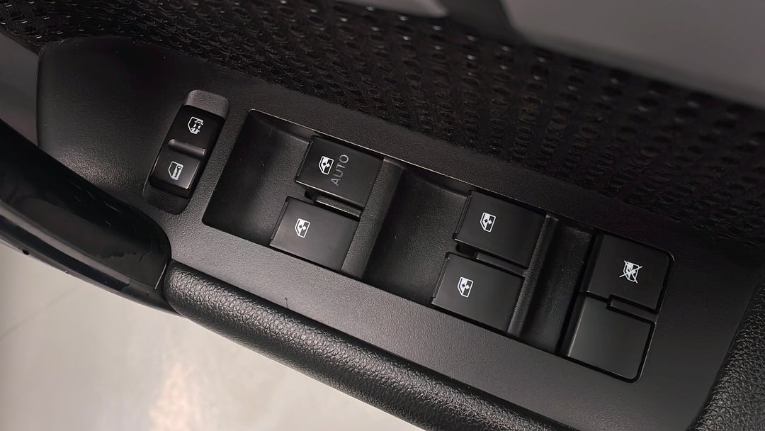 2016 Holden Captiva 7 Ls (fwd), Automatic, 115054 km, Drivers Side Door Panel Controls