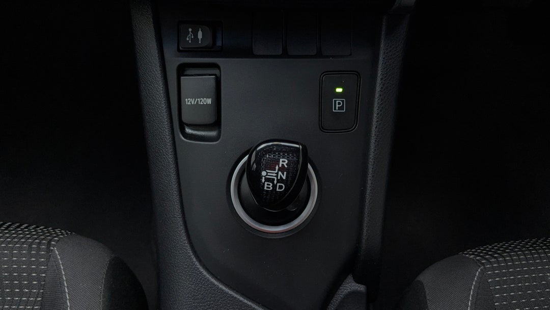 2018 Toyota Corolla Hybrid, Automatic, 67613 km, Gear Lever 