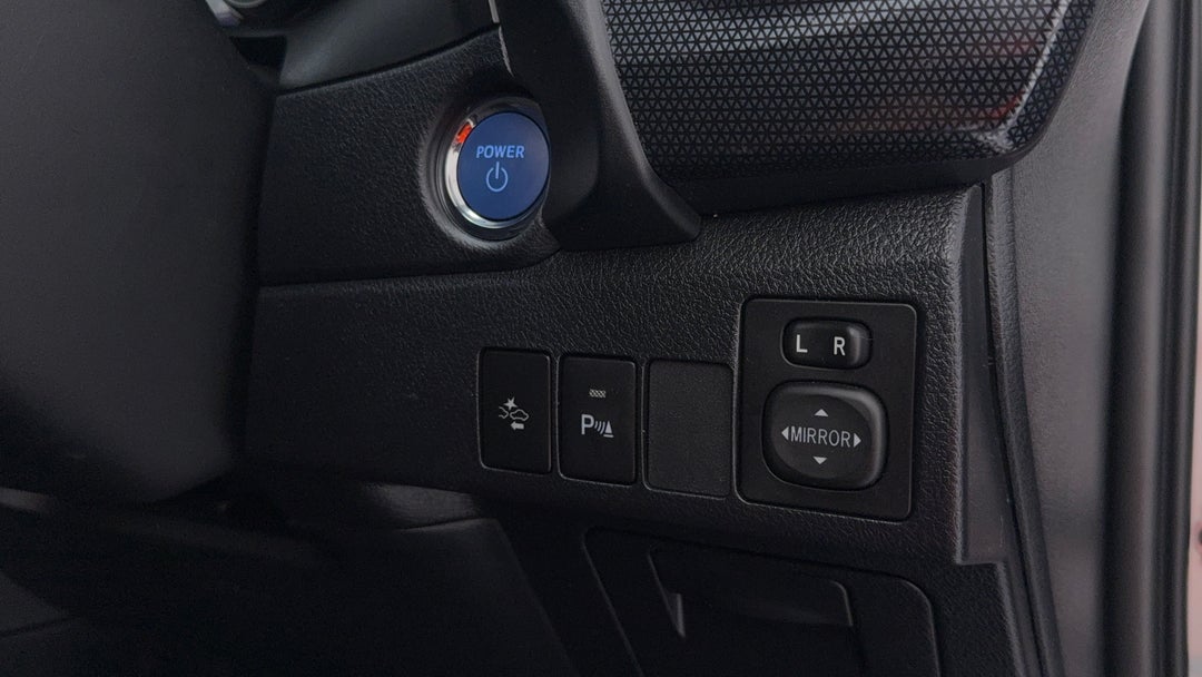 2018 Toyota Corolla Hybrid, Automatic, 67613 km, Utility Switches/Buttons