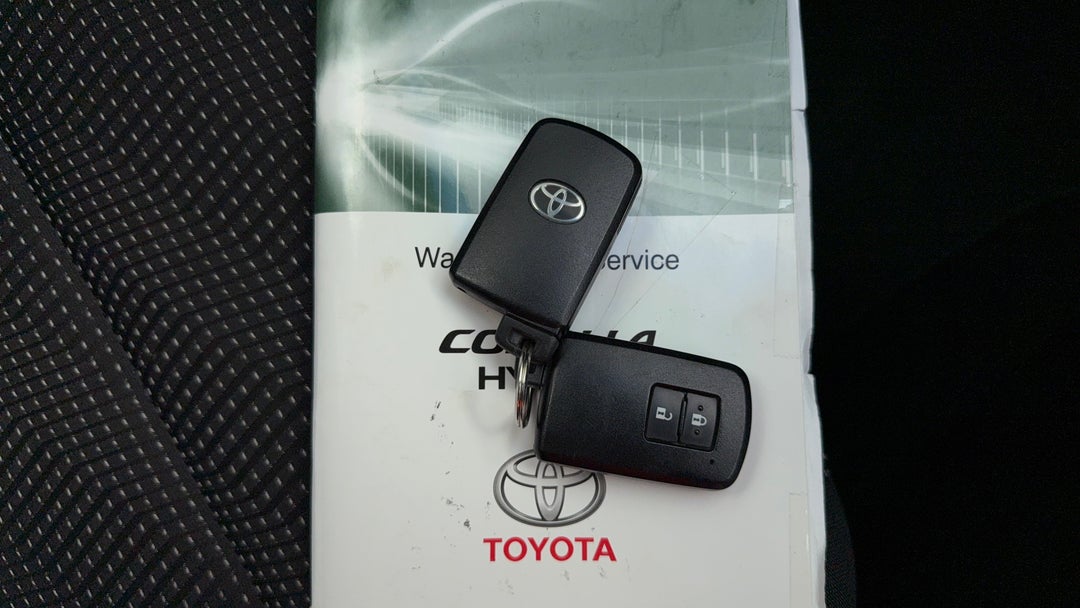 2018 Toyota Corolla Hybrid, Automatic, 67613 km, Key Close-up
