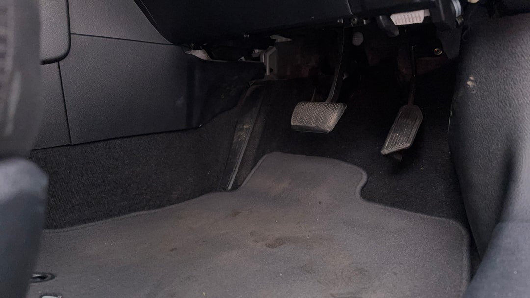 2018 Toyota Corolla Hybrid, Automatic, 67613 km, Pedals and Footmat