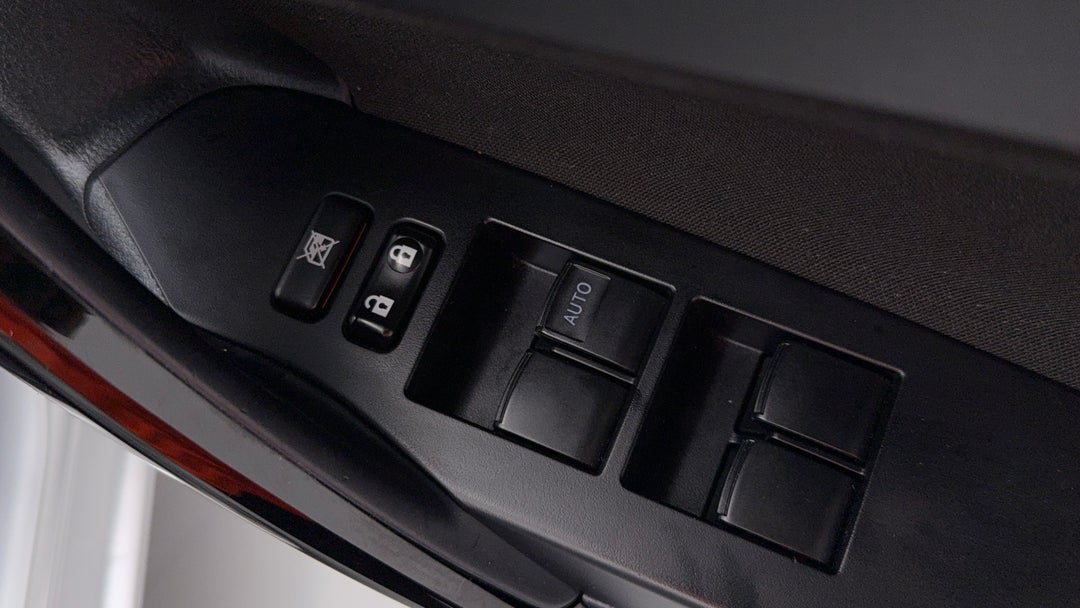 2018 Toyota Corolla Hybrid, Automatic, 67613 km, Drivers Side Door Panel Controls