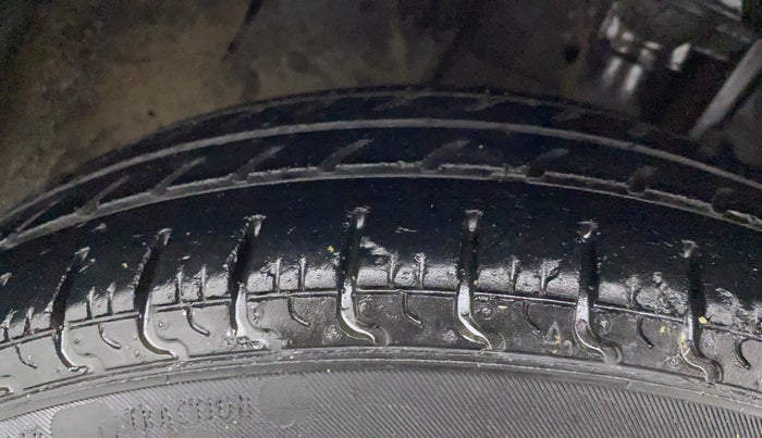 2018 Datsun Redi Go GOLD LIMITED EDITION, Petrol, Manual, 47,866 km, Right Front Tyre Tread