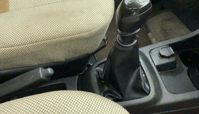 2019 Renault Kwid RXL, Petrol, Manual, 25,519 km, Gear lever - Boot cover slightly torn
