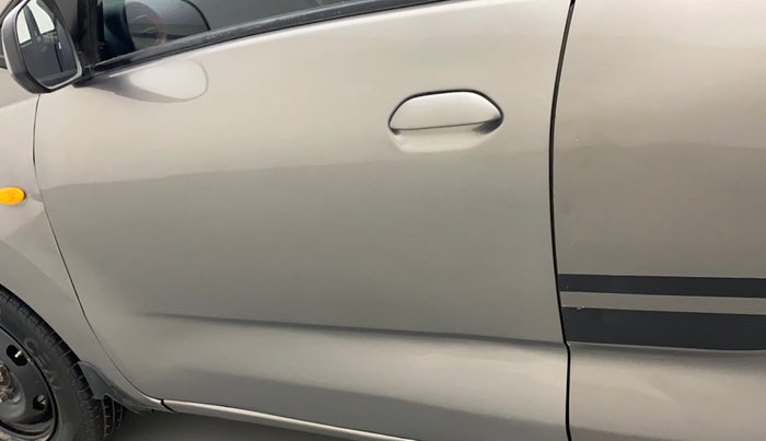 2016 Datsun Redi Go SPORT, Petrol, Manual, 79,233 km, Front passenger door - Graphic sticker