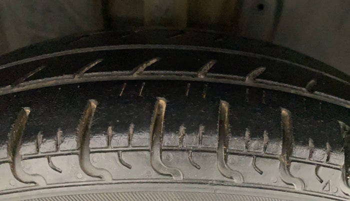 2016 Datsun Redi Go SPORT, Petrol, Manual, 79,233 km, Right Front Tyre Tread