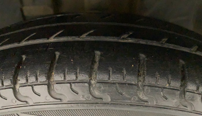 2016 Datsun Redi Go SPORT, Petrol, Manual, 79,233 km, Left Front Tyre Tread
