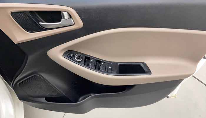 2020 Hyundai Elite i20 ASTA 1.2 (O), Petrol, Manual, 67,295 km, Driver Side Door Panels Control