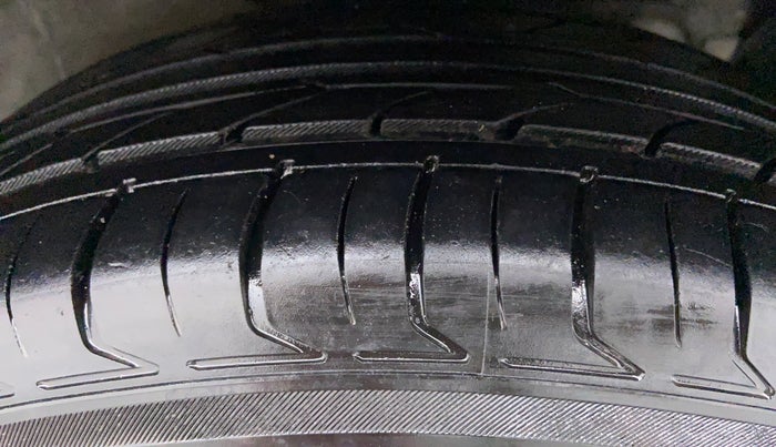 2015 Hyundai Creta 1.6 SX CRDI, Diesel, Manual, 99,391 km, Right Front Tyre Tread