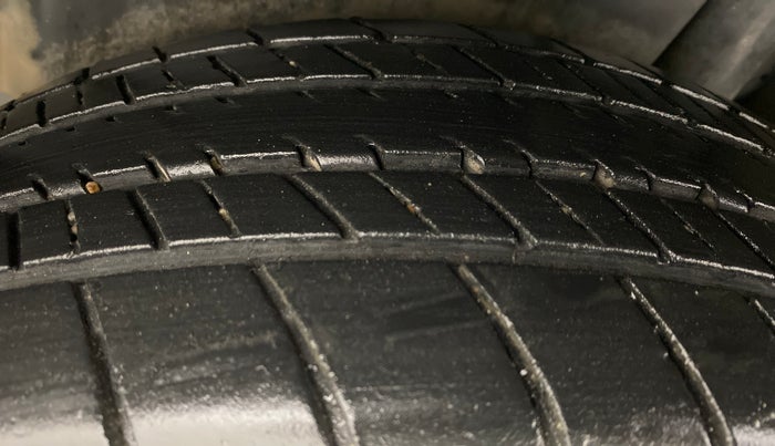 2016 Maruti Ertiga VDI SHVS, Diesel, Manual, 43,756 km, Left Rear Tyre Tread