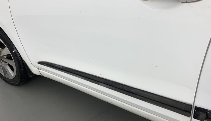 2015 Hyundai Elite i20 ASTA 1.2 (O), Petrol, Manual, 44,436 km, Front passenger door - Minor scratches