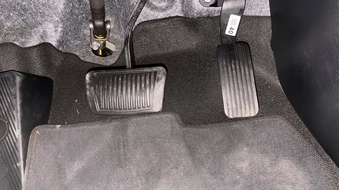 2022 Kia Stonic S, Automatic, 35141 km, Pedals and Footmat