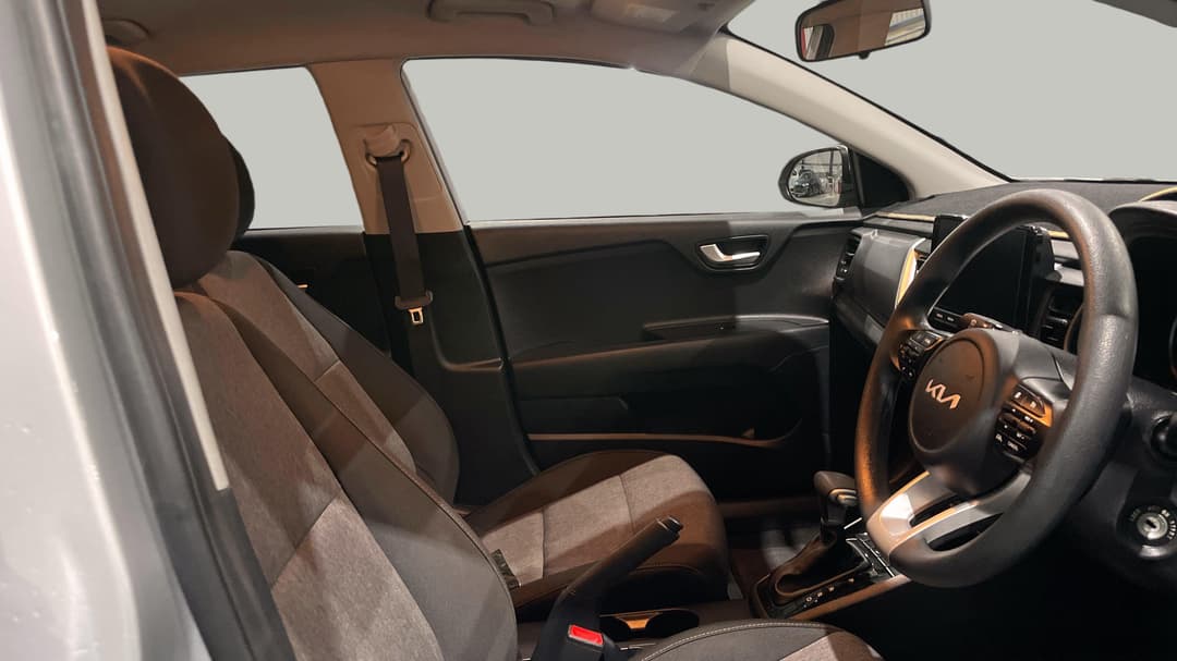 2022 Kia Stonic S, Automatic, 35141 km, Right Side Front Door Cabin View