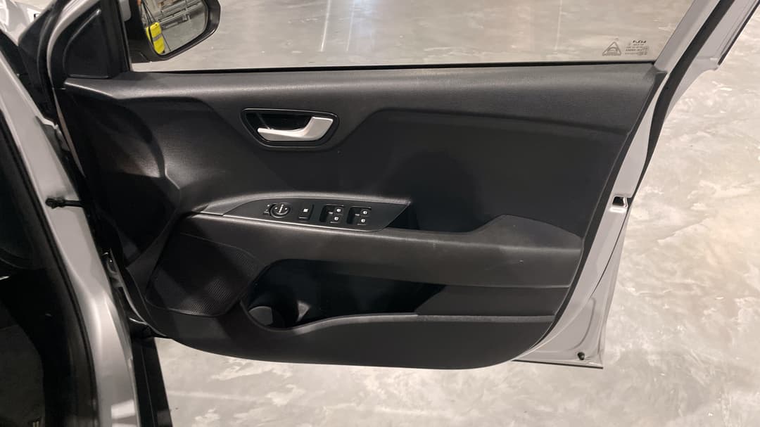 2022 Kia Stonic S, Automatic, 35141 km, Speaker View