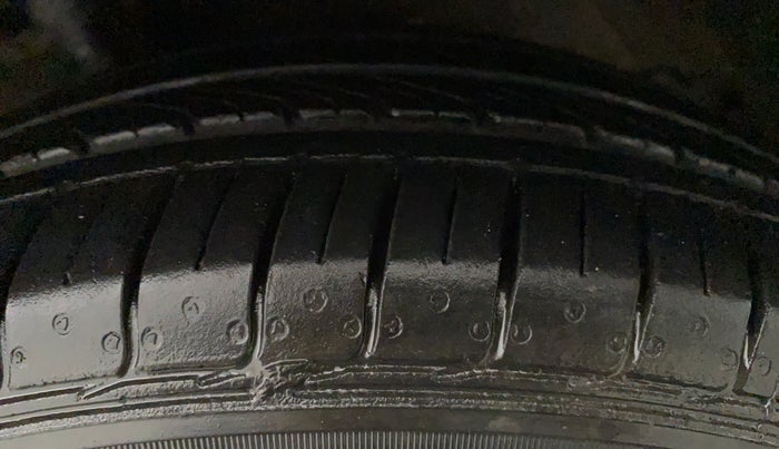 2016 Maruti Ciaz VDI SHVS, Diesel, Manual, 1,20,582 km, Left Front Tyre Tread