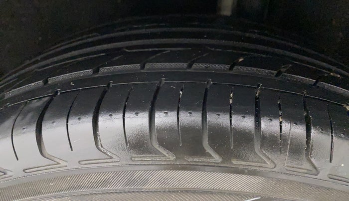 2018 Ford Ecosport TITANIUM 1.5L DIESEL, Diesel, Manual, 1,05,617 km, Left Rear Tyre Tread